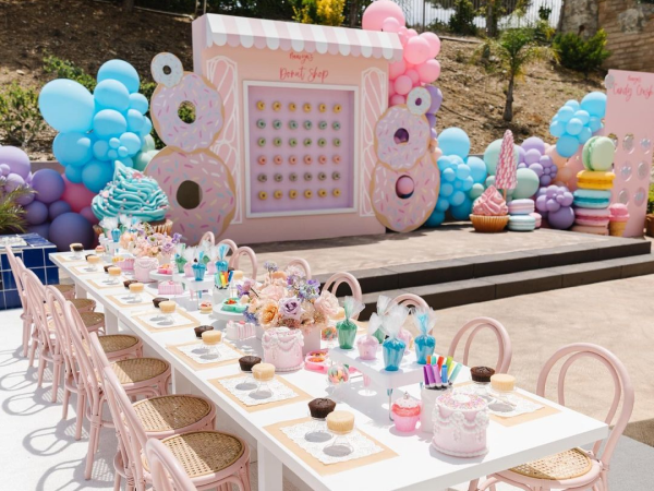 A cupcake-decorating activity at a birthday party.